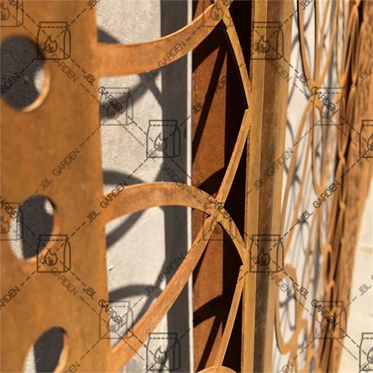 Screen With Metal Screens