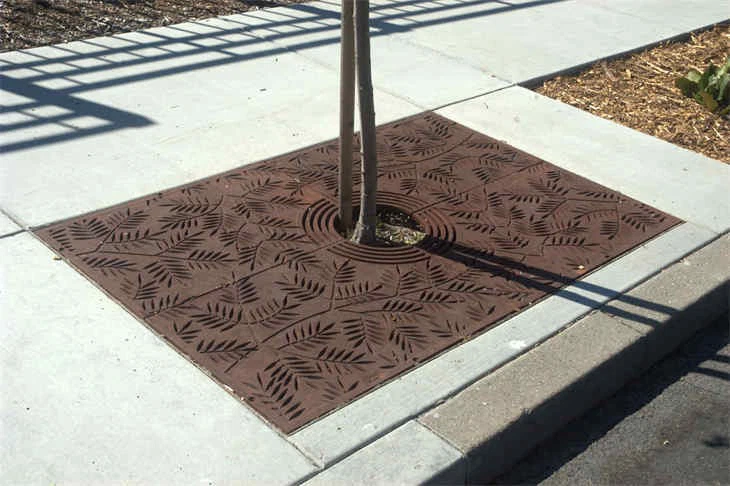 Customized Rusted Metal Tree Grid suppliers