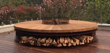 Lubang api dengan penyimpanan kayu