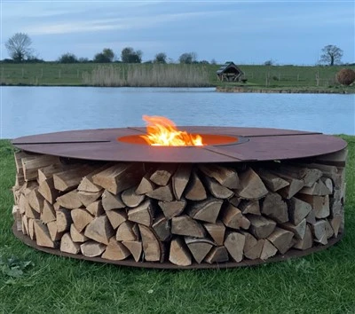 Meja Corten Firepit Dengan Penyimpanan Kayu